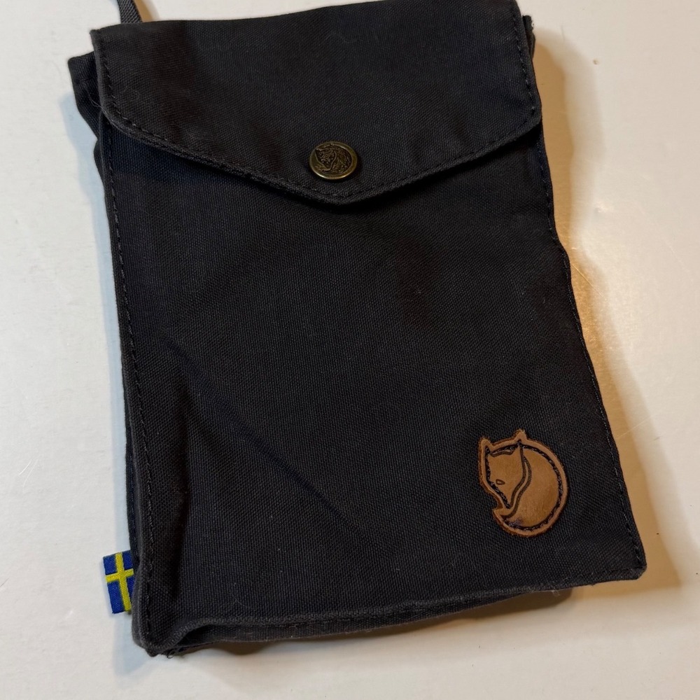 Fjallraven Pocket Crossbody Bag Black G-1000 HeavyDuty Travel Pouch 24221